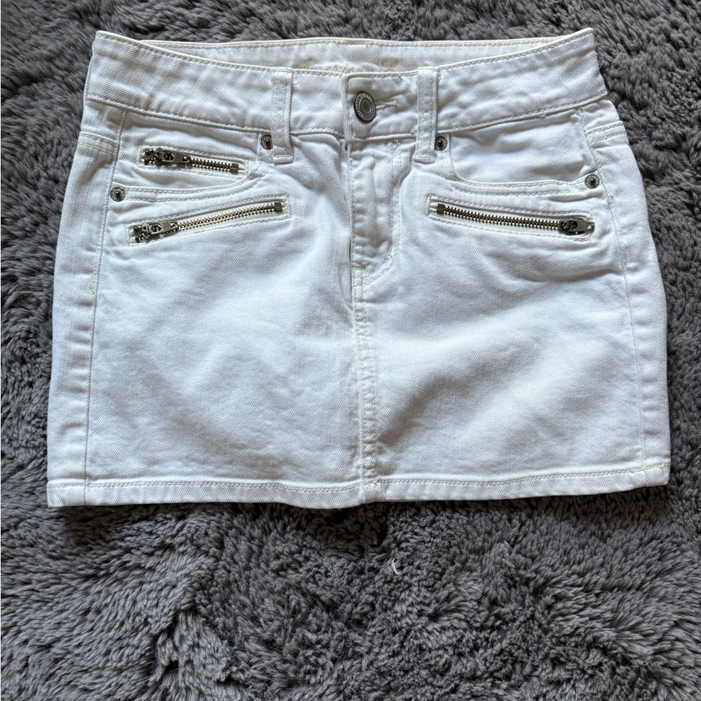 American Eagle Outfitters White Mini Jean Skirt with Zipper Accents